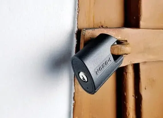 Visací zámek PLUTO 50 na klíč černý